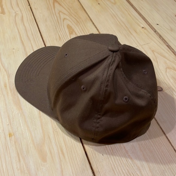 Brown flex fit cap - Picture 2 of 3